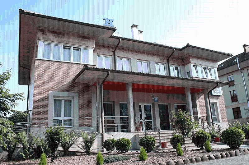 Hotel La Guindal Arriondas Zewnętrze zdjęcie